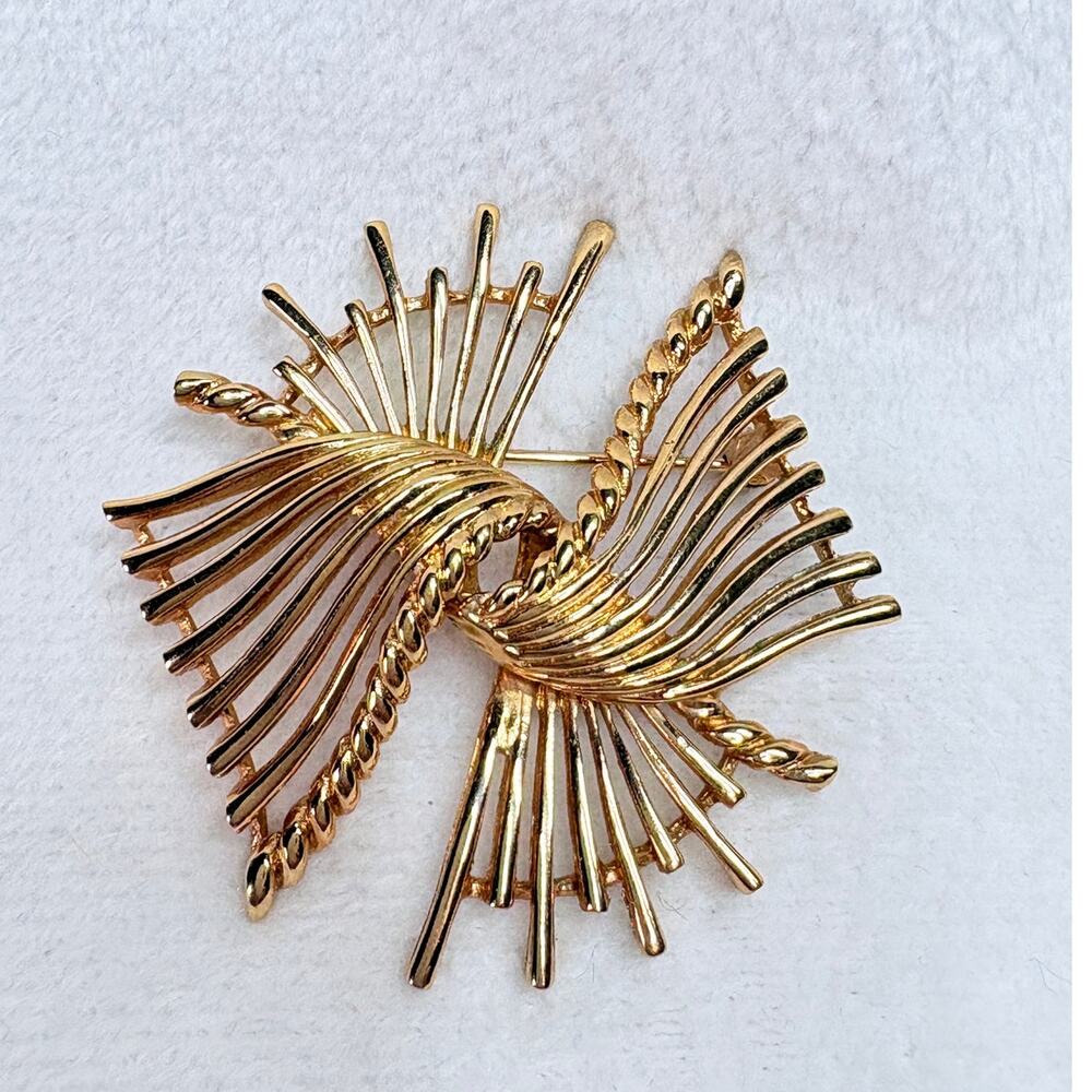 Marcel Boucher 300 Series Mid‑Century Sculptural Feather Brooch, Collectible
